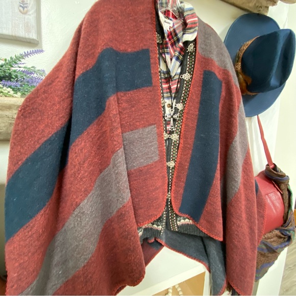 BB DOKOTA reversible cape/body wrap w country:prairie/western/cottage vibe - Picture 3 of 14